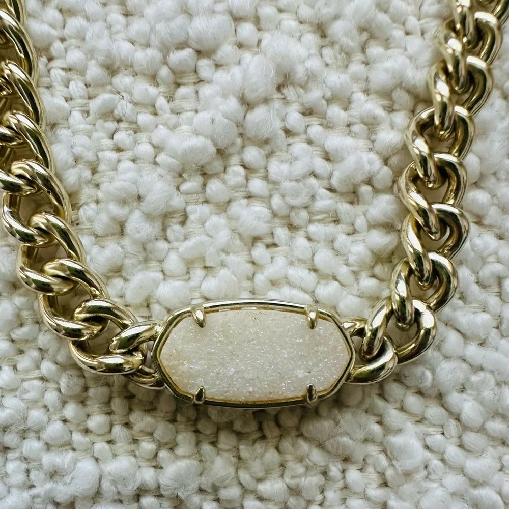 KENDRA SCOTT Elisa Gold Plated NECKLACE with MULTIFACETED Quartz Pendant.